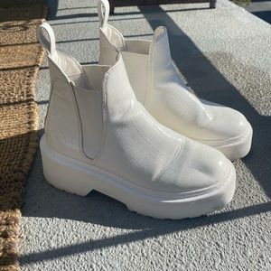 Steve Madden Shadow White Crocodile Boots